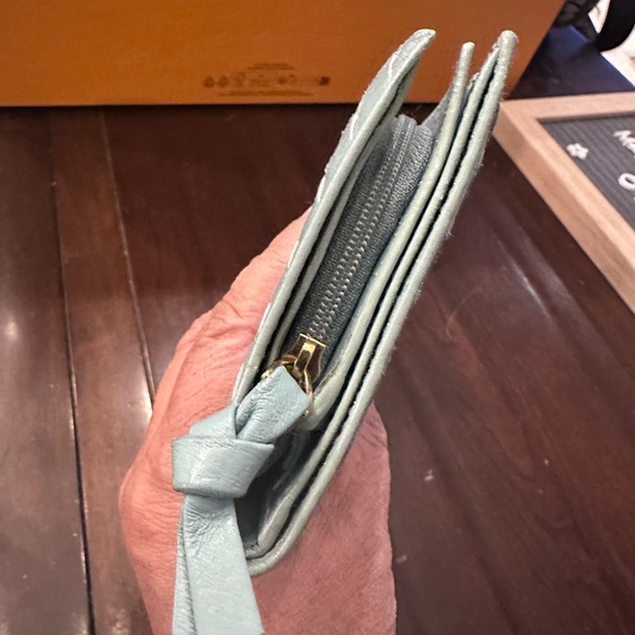 Intracciato leather wallet - Picture 2 of 13